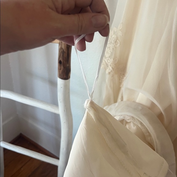 Stunning Vintage High Neck Floral Lace Ivory Wedding Dress XS with Veil - Picture 7 of 16